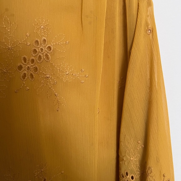 Yellow blouse - Picture 3 of 5